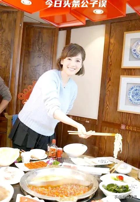 一张和冯小刚的“夜宿门”照片，彻底撕下了沈星的遮羞布