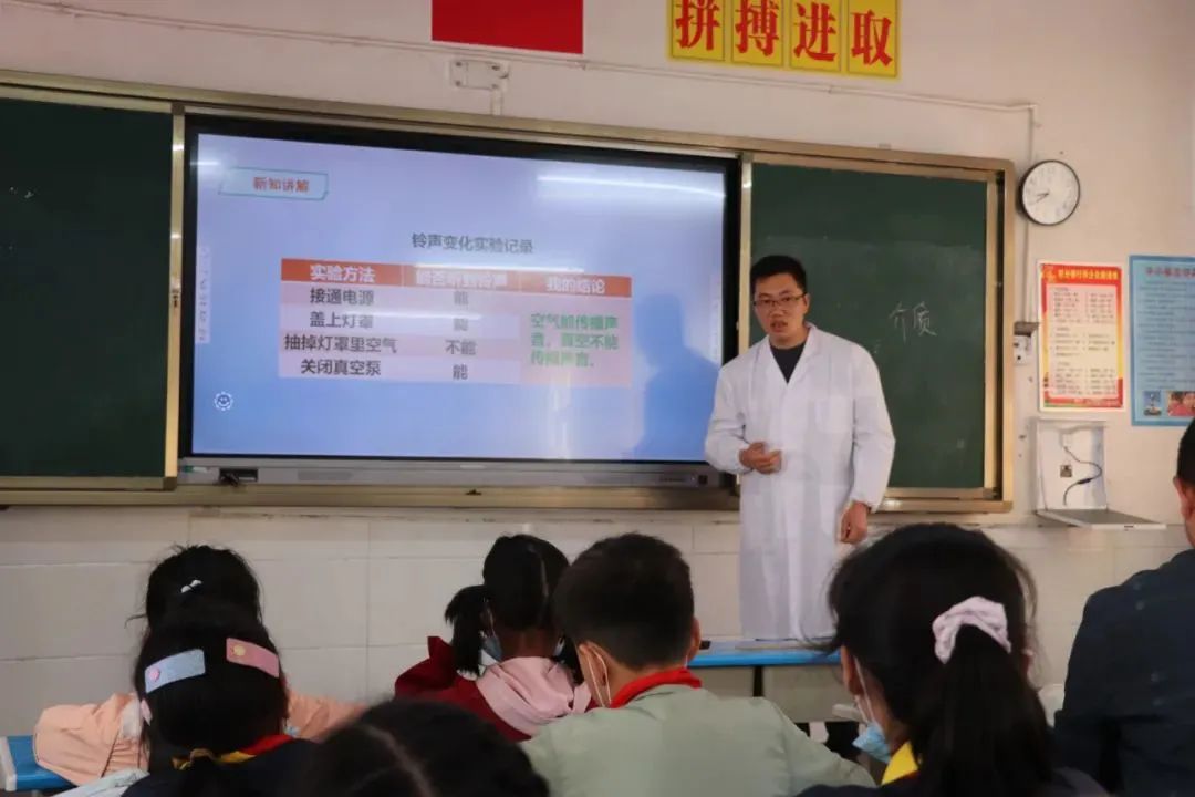 他是全校唯一的“全职”科学老师，带山里孩子“玩转科学”