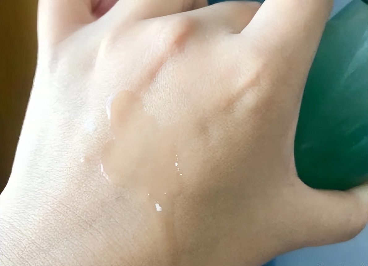 雅诗兰黛和兰蔻的精华怎么选,精华雅诗兰黛和兰蔻哪个更好用