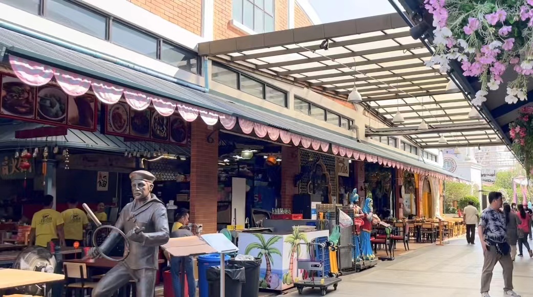 泰国曼谷水上集市视频,在泰国的迪士尼乐园里面有什么