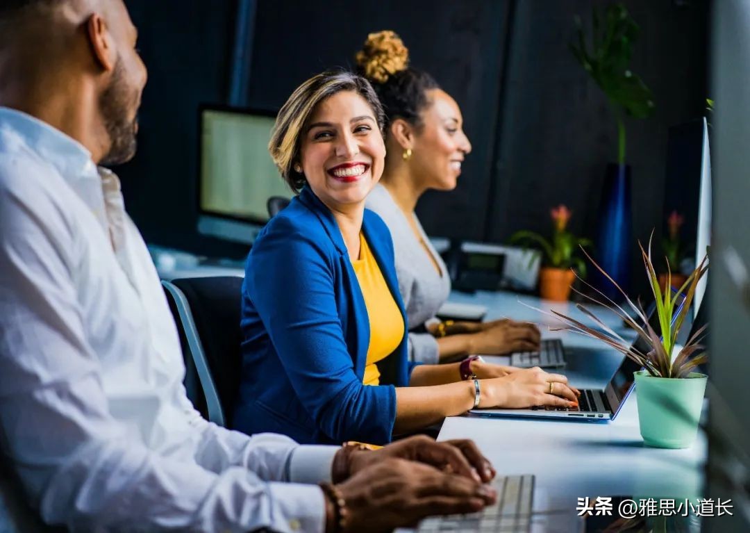 政治协商会议英语怎么说,开会出席的人用英文怎么说