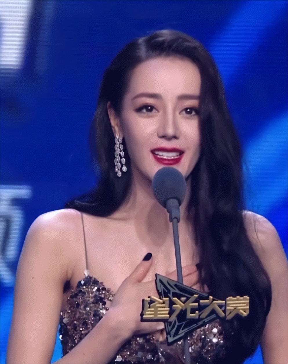 热巴露肩露腰,热巴为什么不露细腰