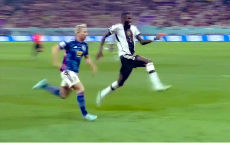 傲慢代价!德国后卫被批:让对手看起来很可笑,但人家却笑到最后