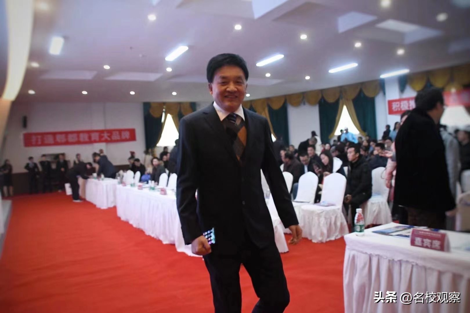 从绵阳、海南、攀西到成都，看“传奇校长”何佳庠的传奇人生