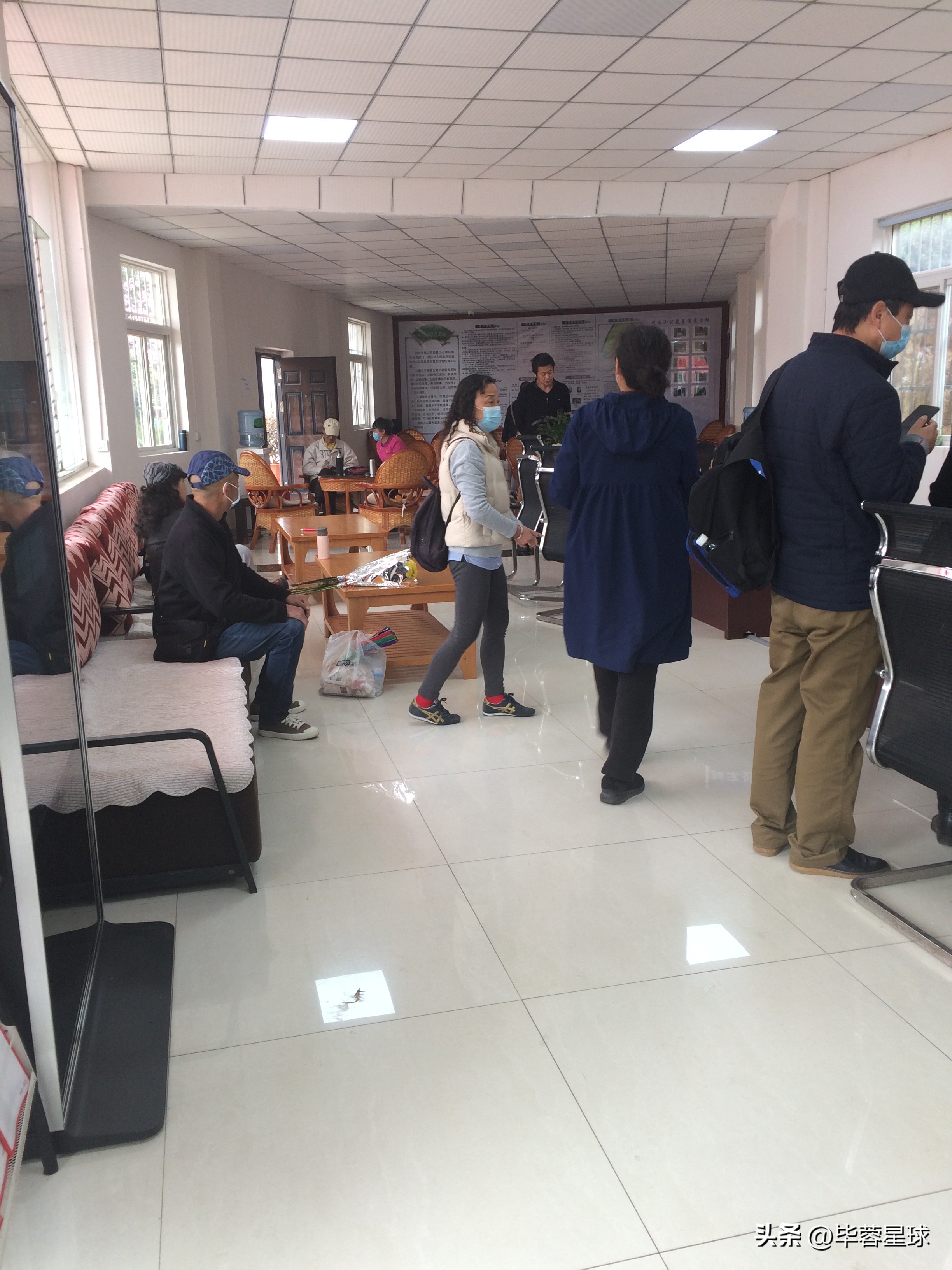 观音山公墓，为外婆下葬的一天，是提醒，是童年青春时代的告别