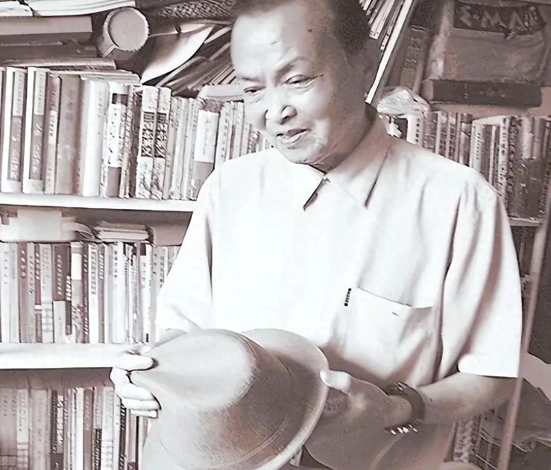 老父亲为了女儿赶出家门,老父亲把儿子赶走