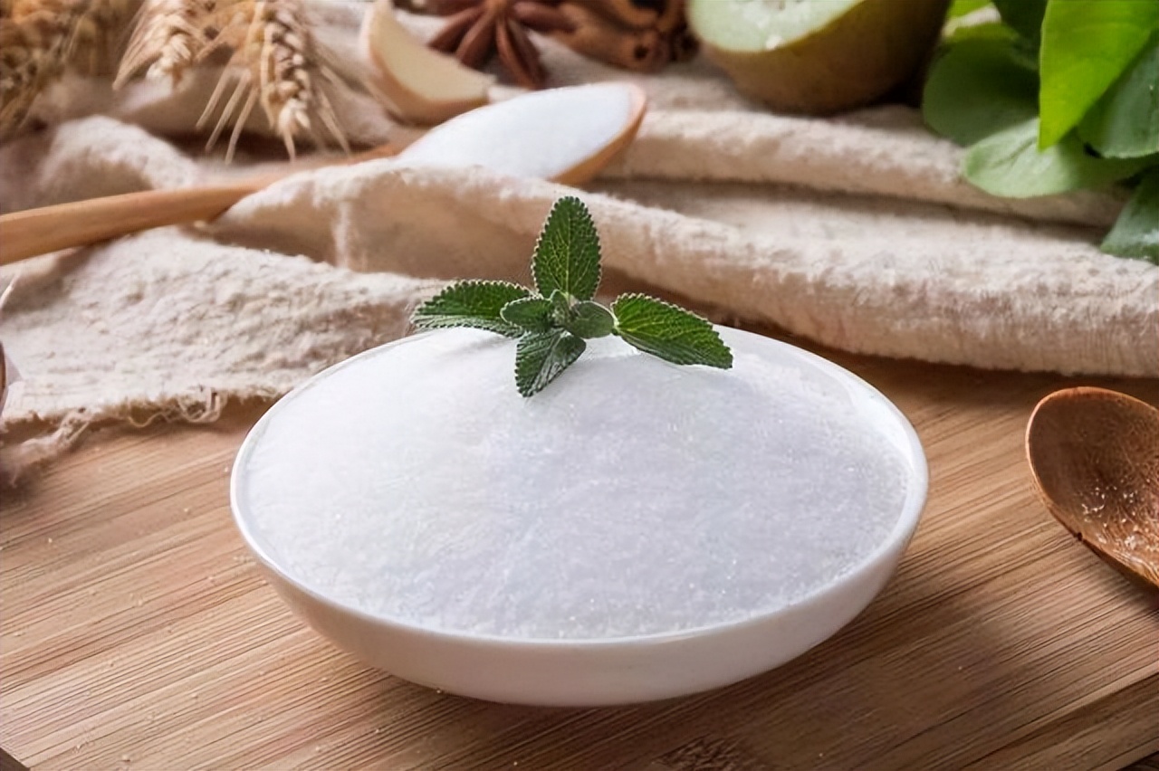 身体五个现象说明盐摄入过多,食盐摄入量少身体会出现哪些症状