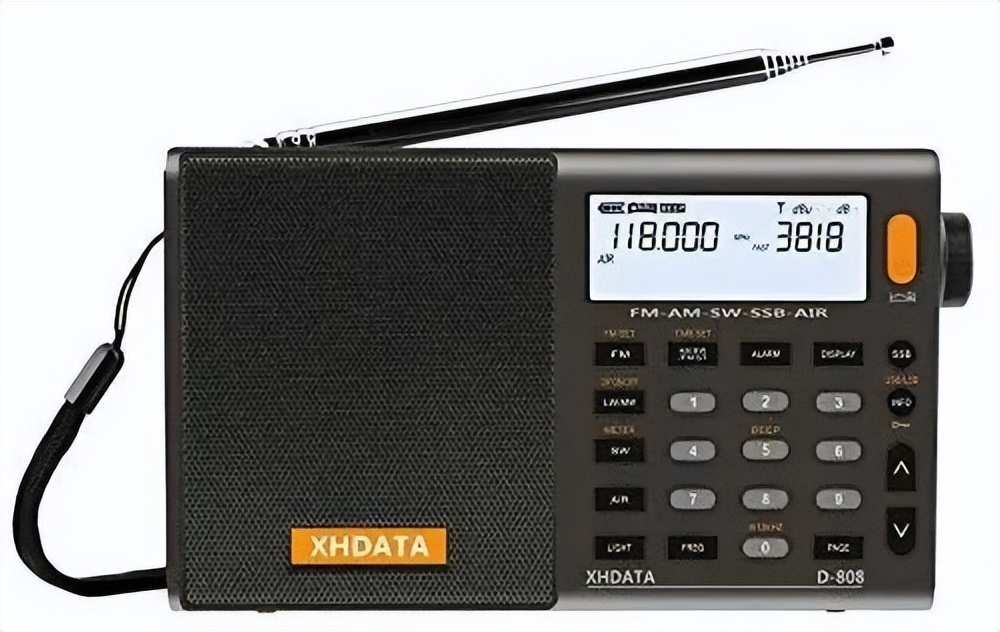 接收空*警袭**报频率|战火下乌克兰火腿对比了60年代和现代收音机