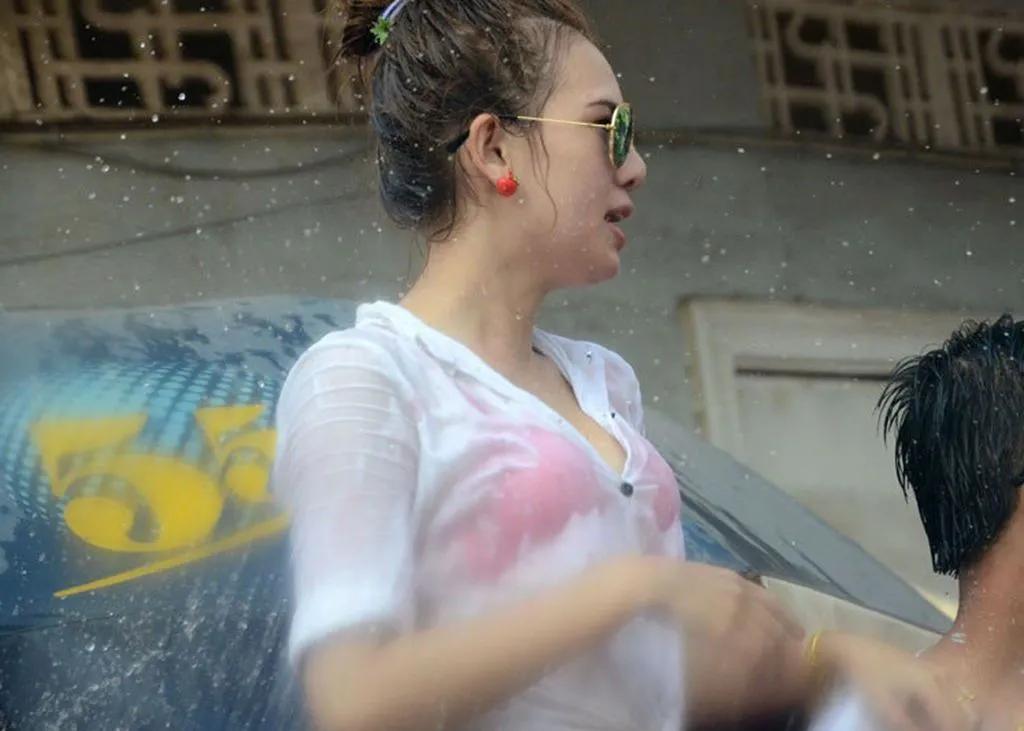 老挝泼水节真的好玩,老挝泼水节有多厉害