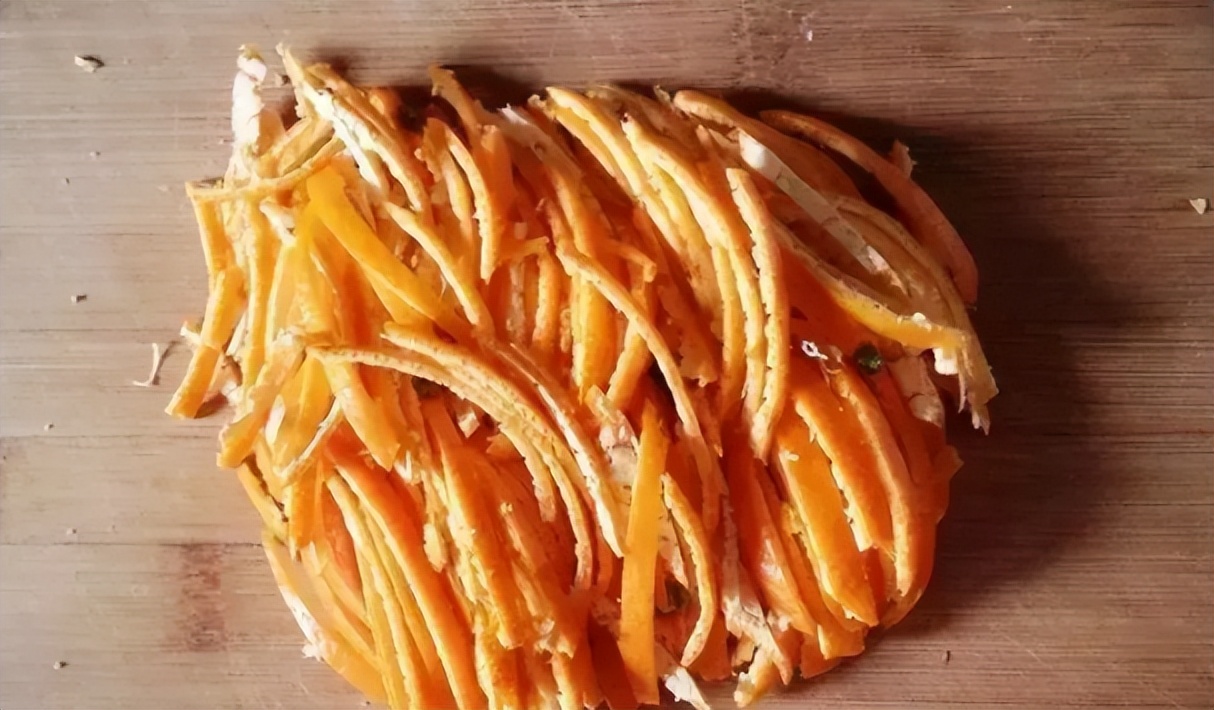 绿萝怎么养才能更旺盛浇什么水,绿萝水养的方法和注意事项