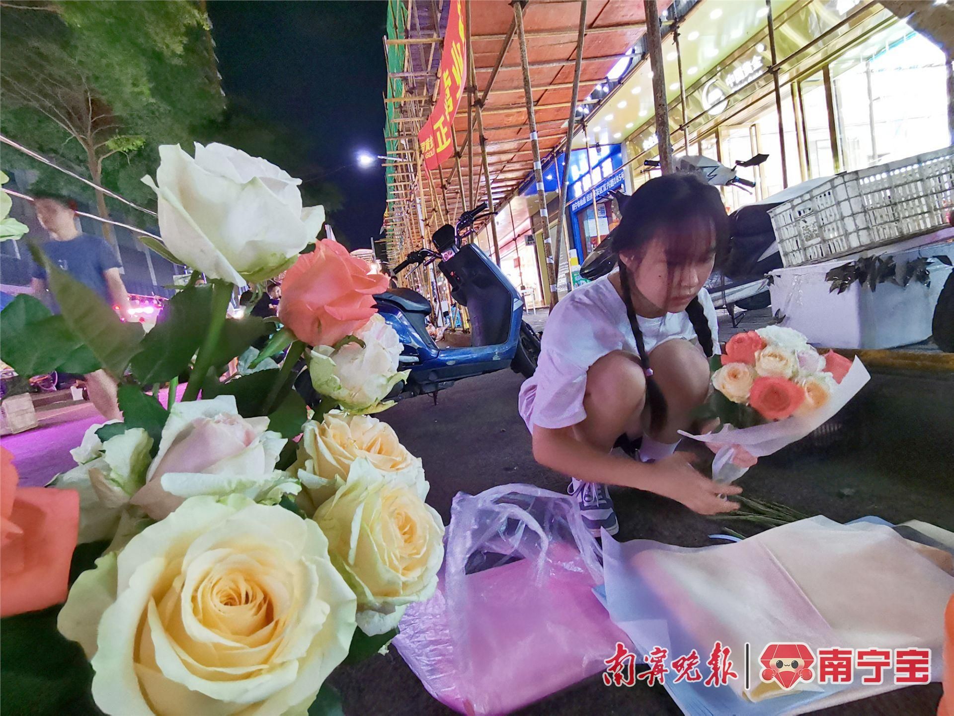 暑假适合摆摊卖花吗,单亲妈妈兼职摆摊卖花