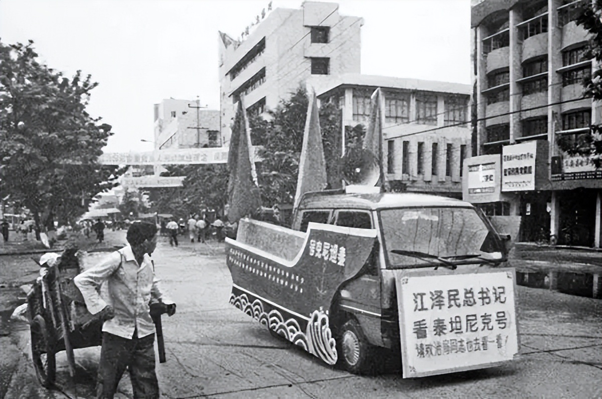 克林顿回忆录：我和江*民泽**呆在一起的时候越长，我就越喜欢他