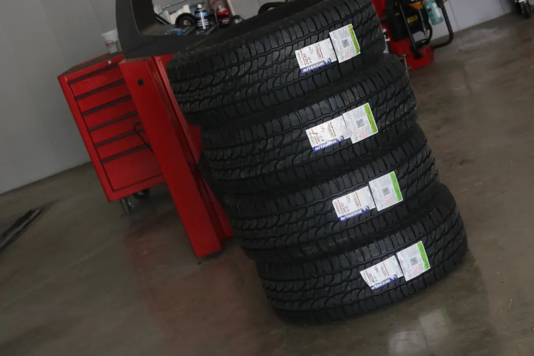 老款八十年代丰田霸道,经典丰田霸道老车翻新复活