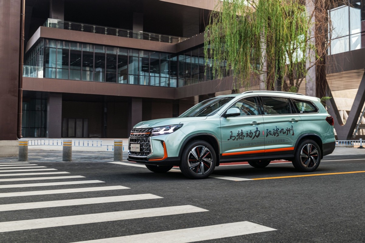 风行t5盛世款对比风行t5马赫版,东风风行t5马赫版是面包车底盘吗