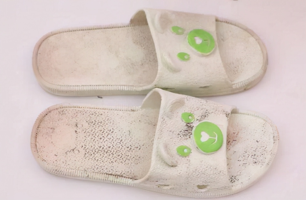 不管拖鞋多脏，教你“土方法”，拖鞋立马变干净