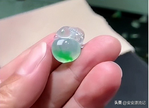 翡翠桃子猴的寓意,翡翠桃的寓意和象征