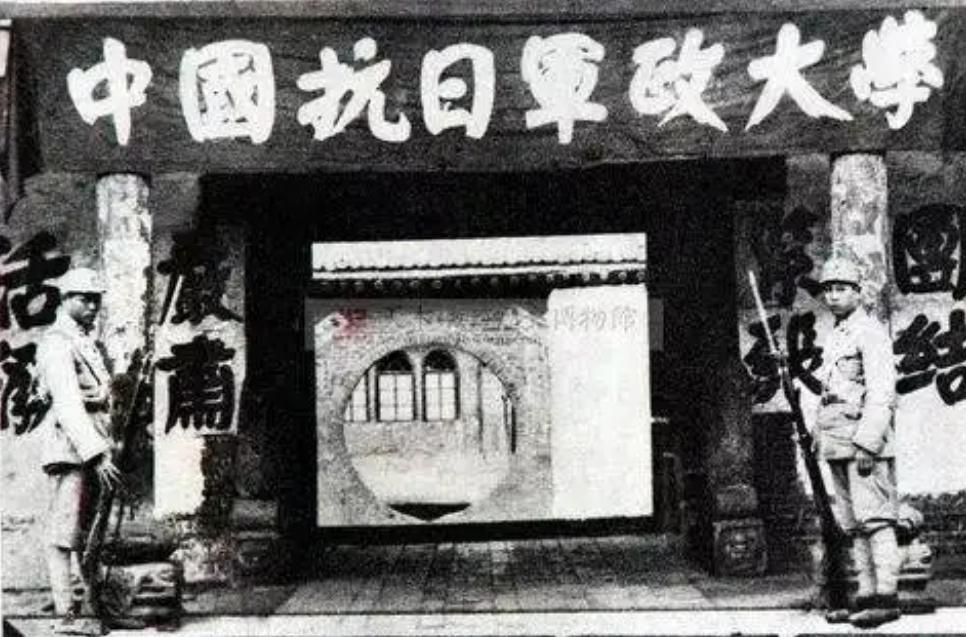 国军上校到延安被劝返，1年后周恩来对他说：到蒋介石身边去