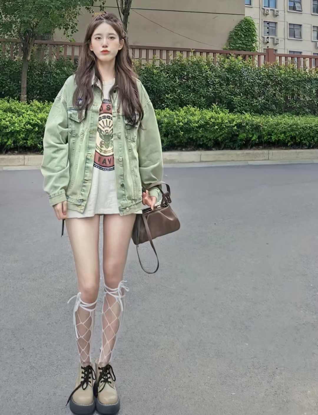 牛仔外套的最佳搭配小版型,牛仔外套怎么穿好看又时尚