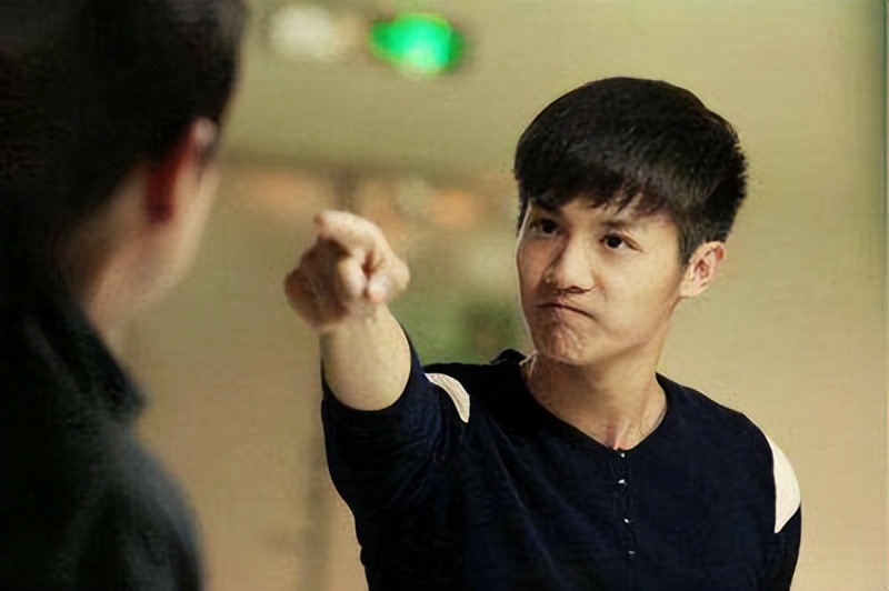 青春期男孩子叛逆怎么正确引导,小孩叛逆较劲不理怎么处理