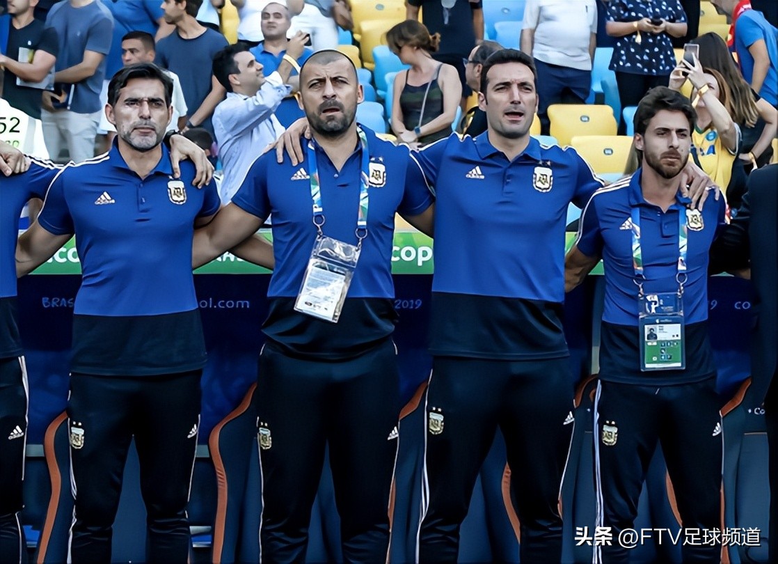 教练席上的球员,教练席