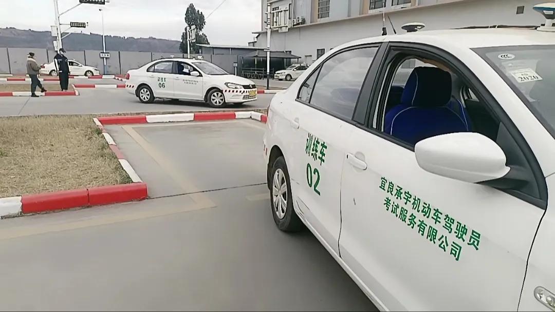 科目二压不住车速老是停车怎么办,科目二离合器怎么压才稳