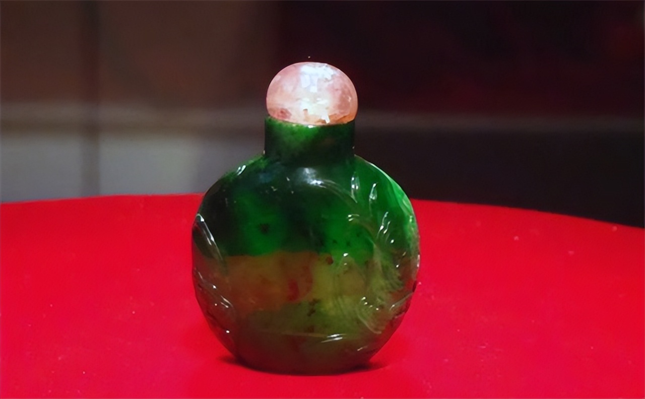 1966年烟台农民捡一绿色小瓶，10年后换回一辆拖拉机，今值6000万