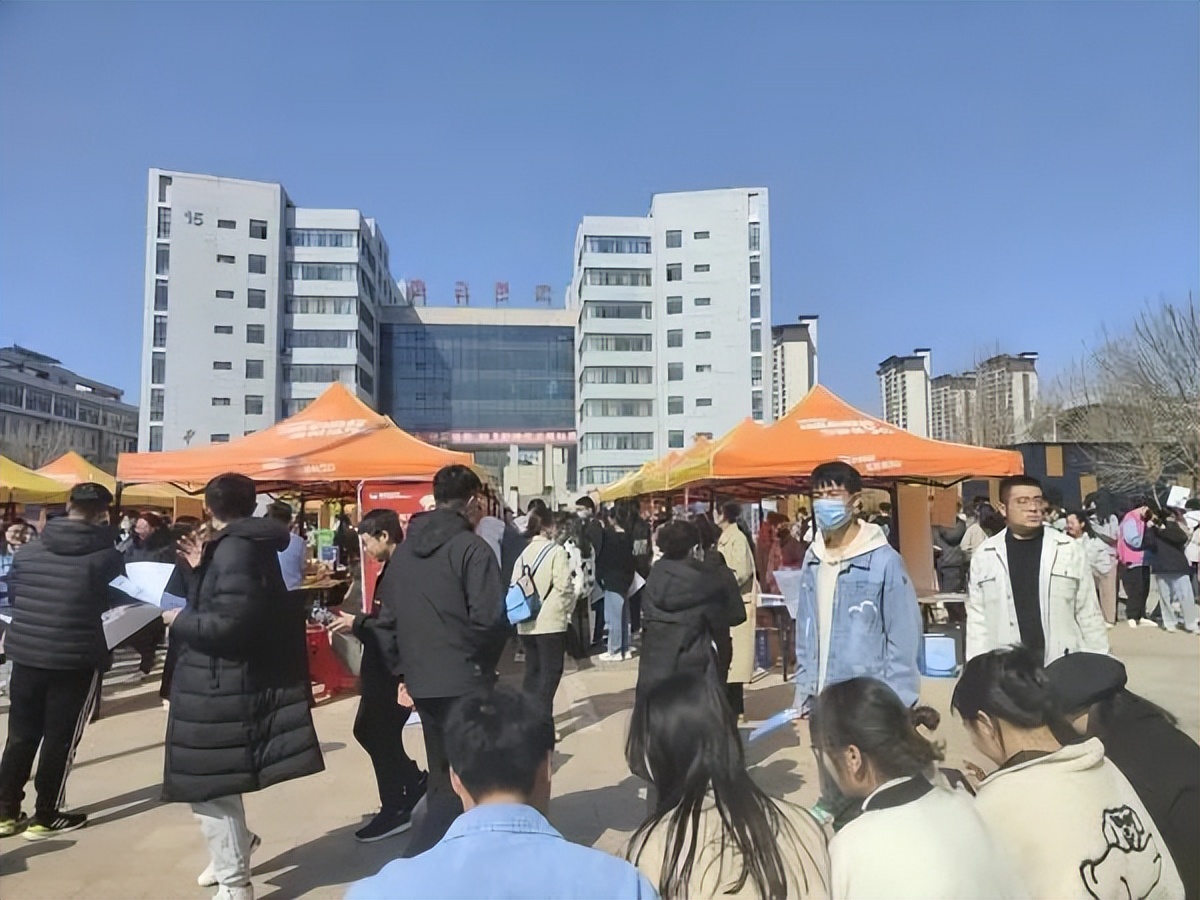 抢抓求职关键期跑出就业加速度,抢抓关键期护航就业