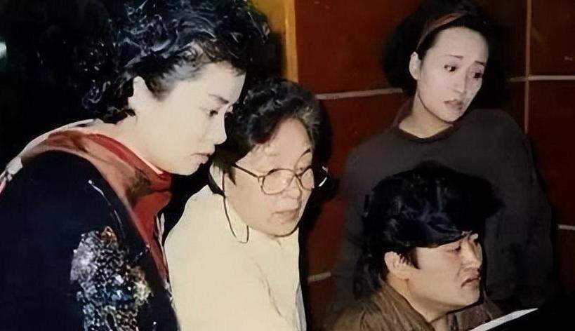 谷建芬简历及经典歌曲大全,谷建芬唱哭全场今天是你的生日