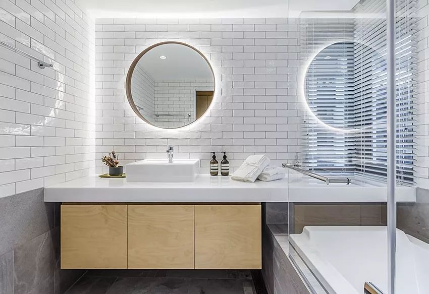 白墙有黑霉点怎么去除,白墙打洞上的污渍怎么去除