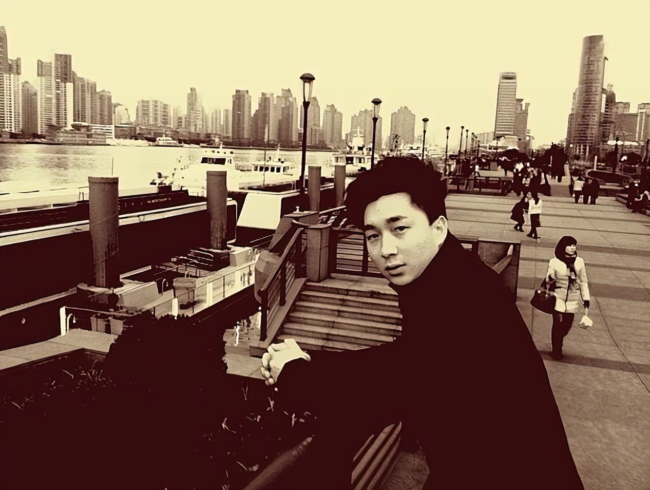 一万启动资金，靠酸辣粉营收十亿，魔都三兄弟朱冠兵的魔幻十年！