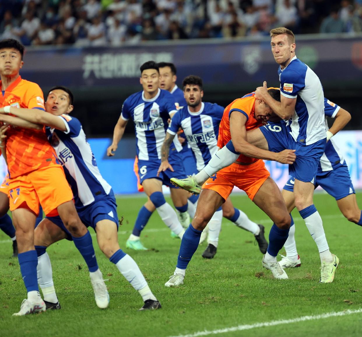 中国足协处理失误判罚引发争议,西班牙裁判被欧足联解雇