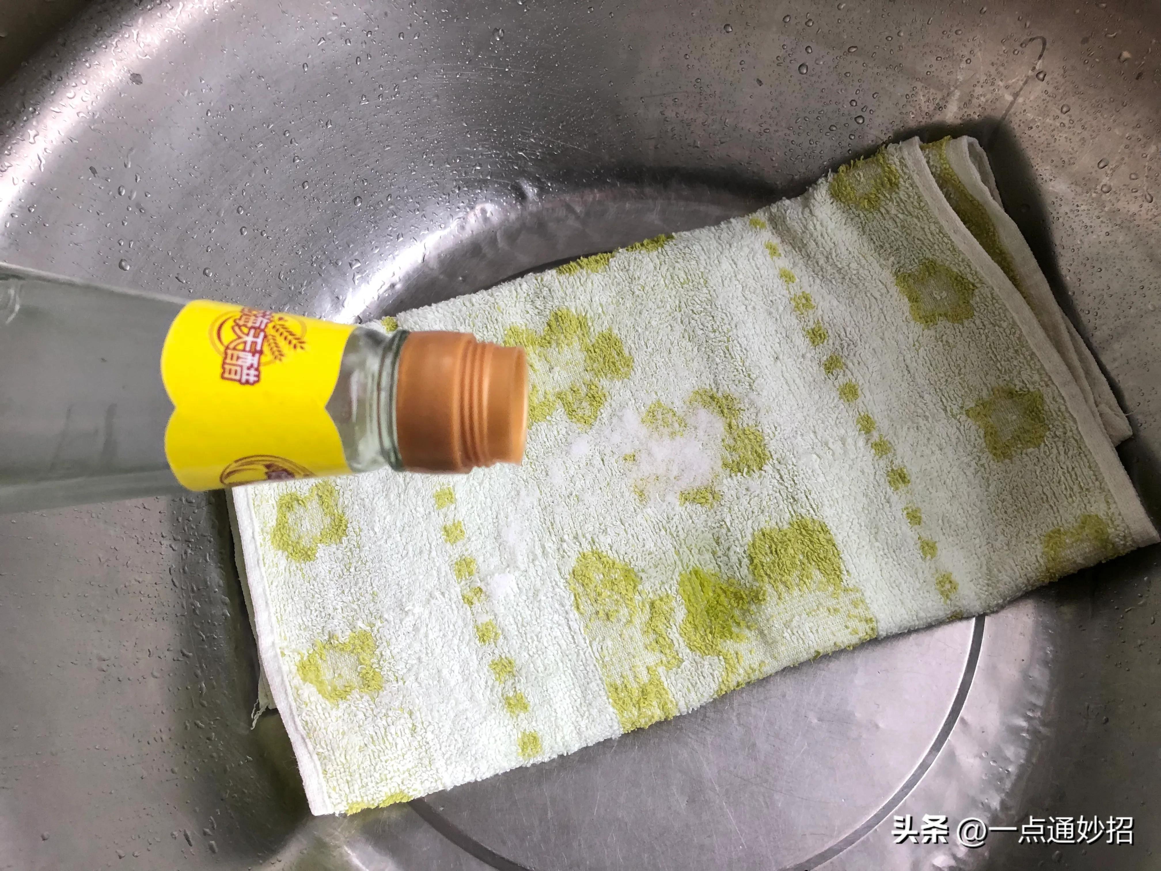 毛巾发粘发硬、异味难闻？教你一个清洁技巧，洗完跟新的一样柔软