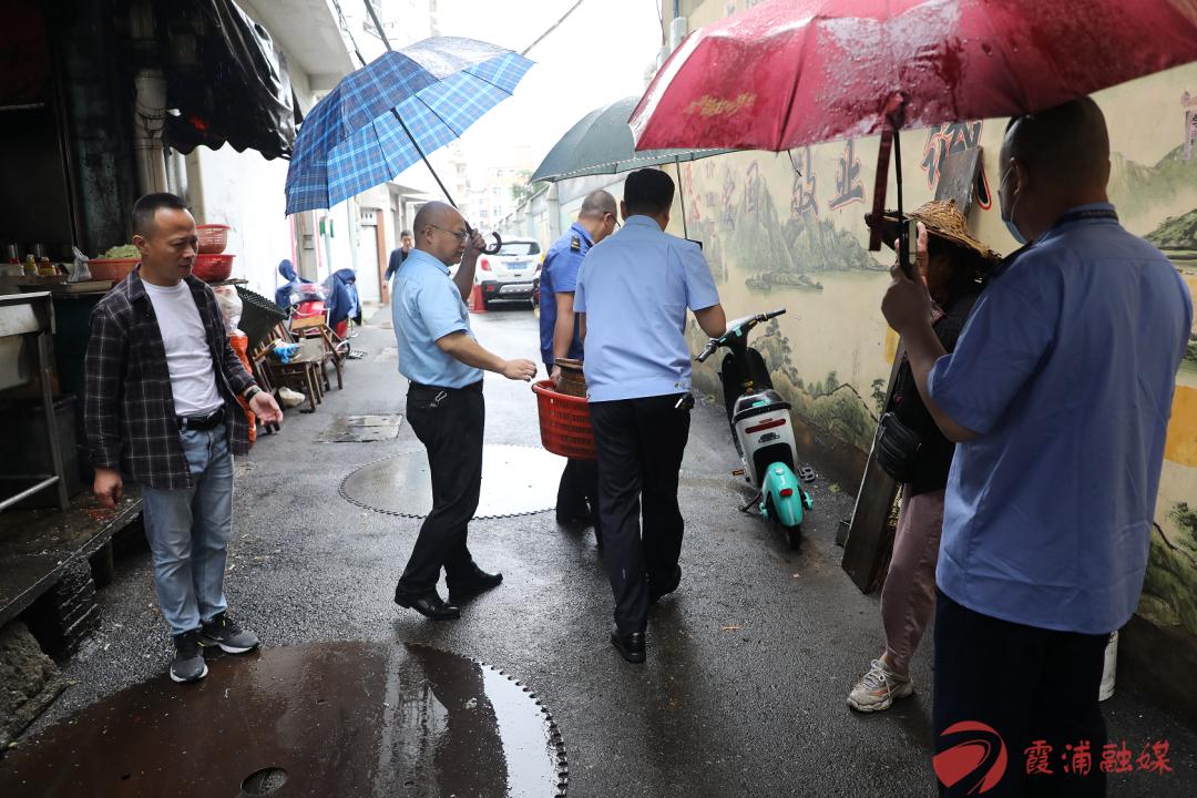 召开学校周边环境整治工作会,多部门联合校园及周边环境整治