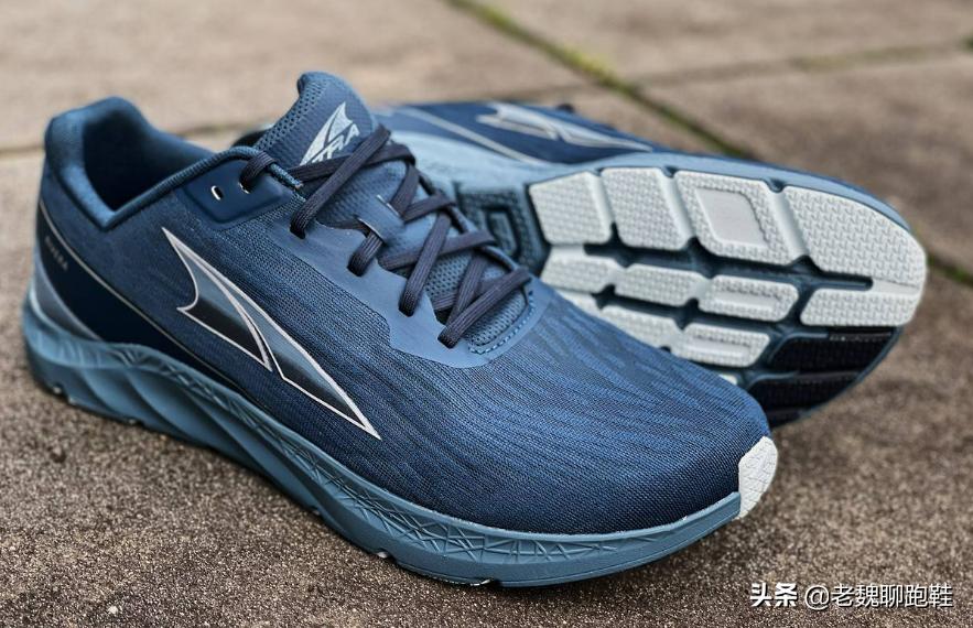 耐克vaporfly3代对比国产碳板跑鞋,国产跑鞋和进口区别