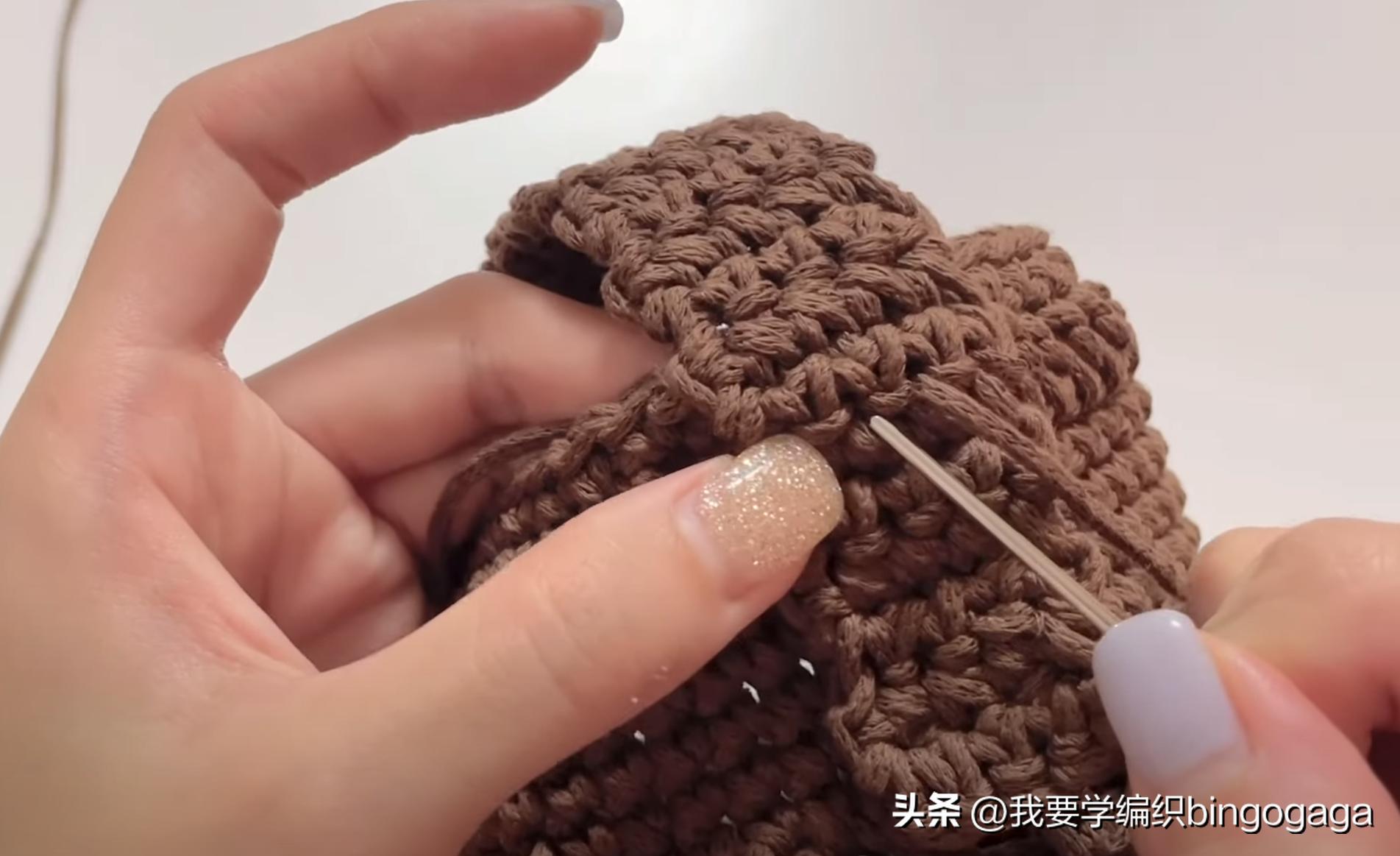 钩挂包的各种钩法视频,简单的水桶抽绳包钩织教程