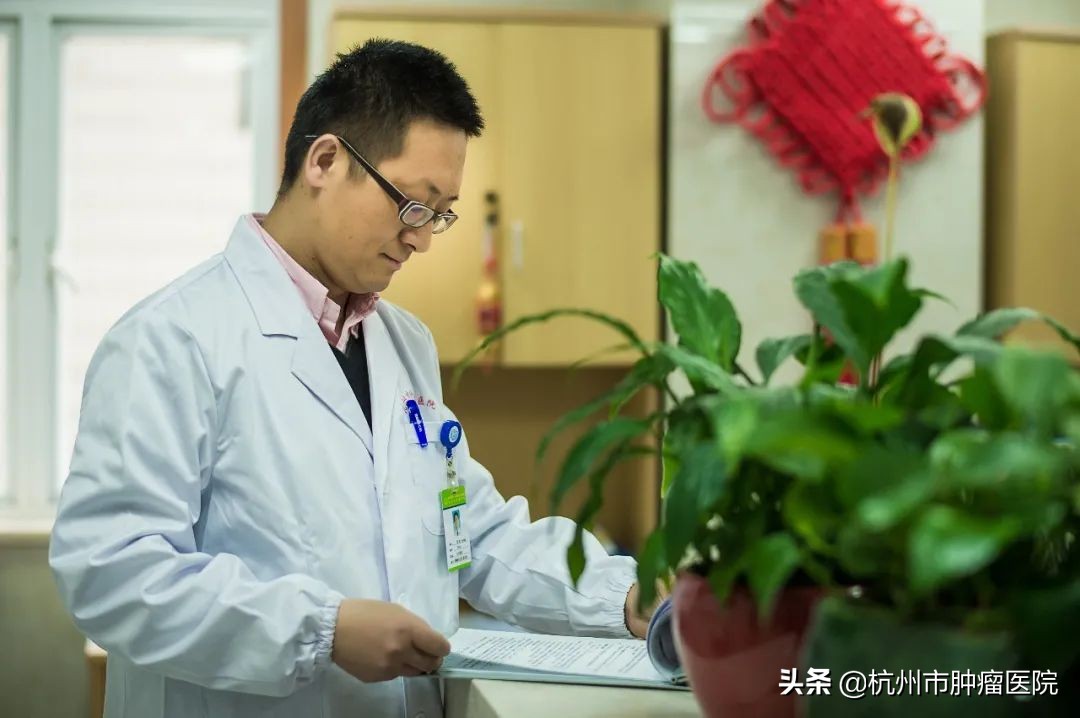 28岁小伙查出肠癌晚期,24岁小伙查出晚期肠癌痛哭