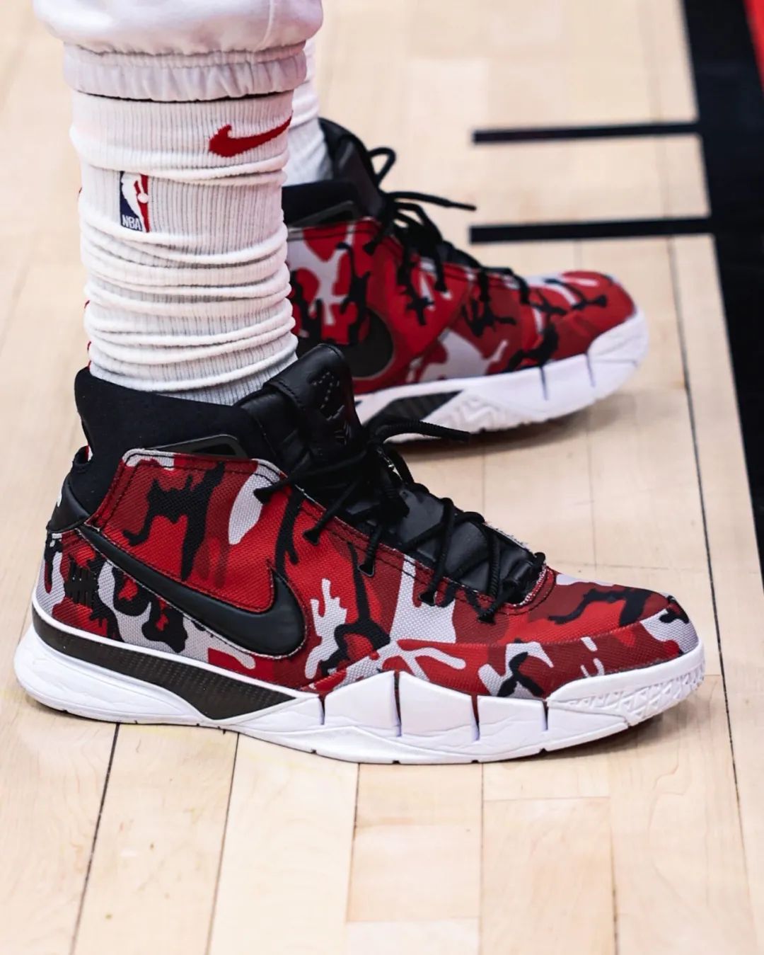 NBA球员上脚：德罗赞穿Kobe1，库里的Curry4有意思