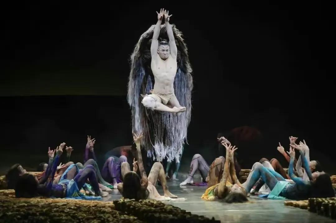 杨丽萍新舞蹈因惹争议，手摸*处私**尺度大，网友纷纷直呼辣眼睛