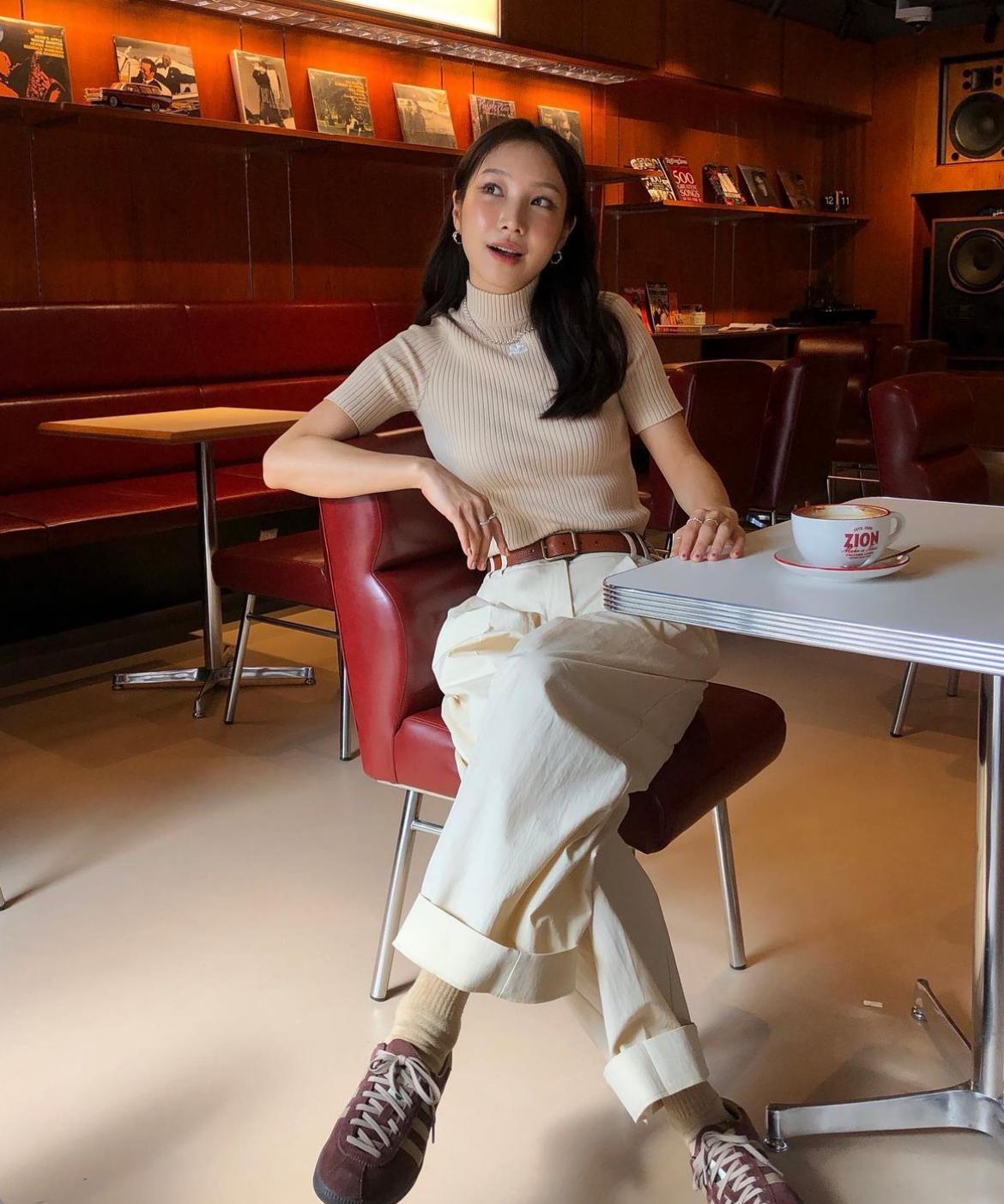 新款t恤时尚百搭减龄款,今年流行卫衣搭t恤