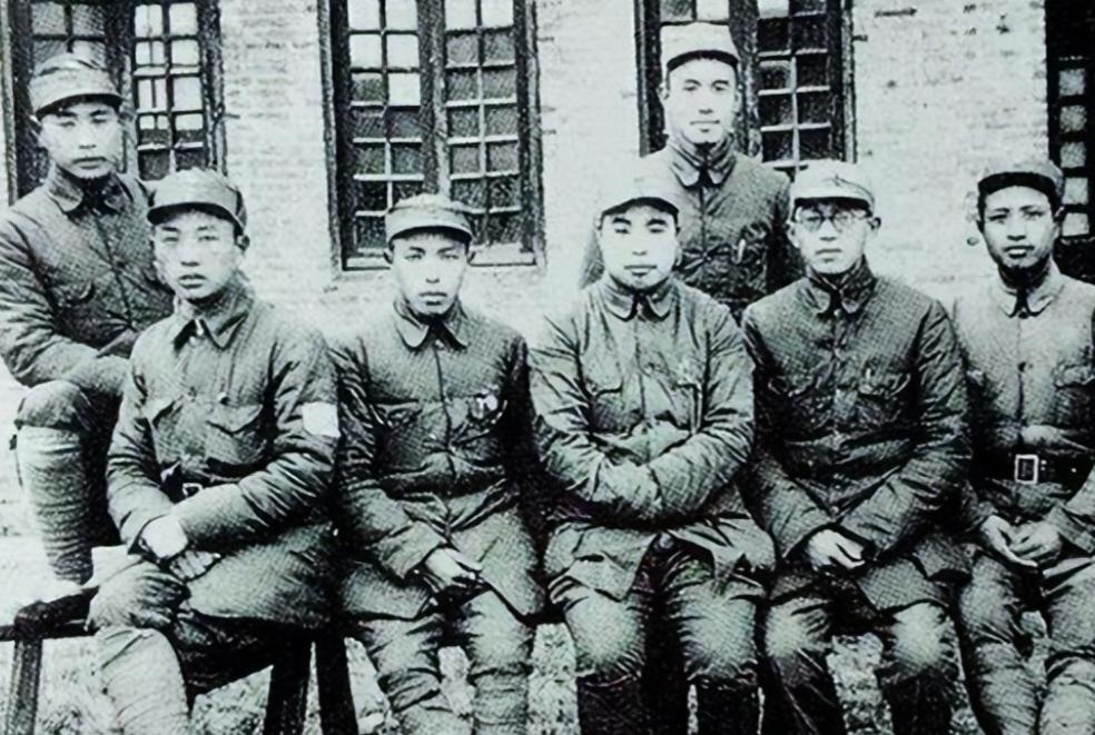 *德朱**怒批黄克诚：你这个政委不合格，黄克诚：老总讲清楚，哪不行