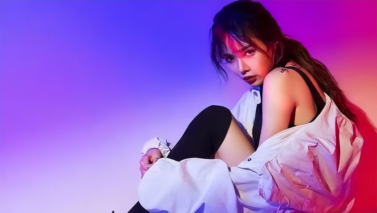 盘点韩国女明星最敢穿的衣服,韩国女星近期着装精选