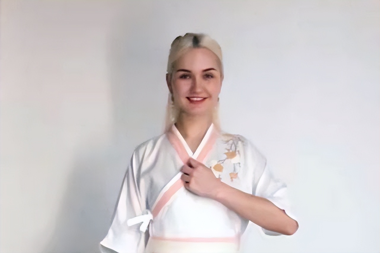 意大利的伯妮与中国婆婆斗智斗勇,意大利超模伯妮个人资料