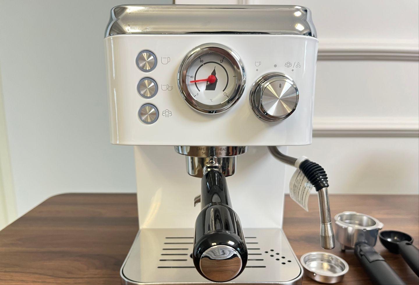 我是一名上班族，想在公司的休息室里放一台咖啡机，有推荐吗？