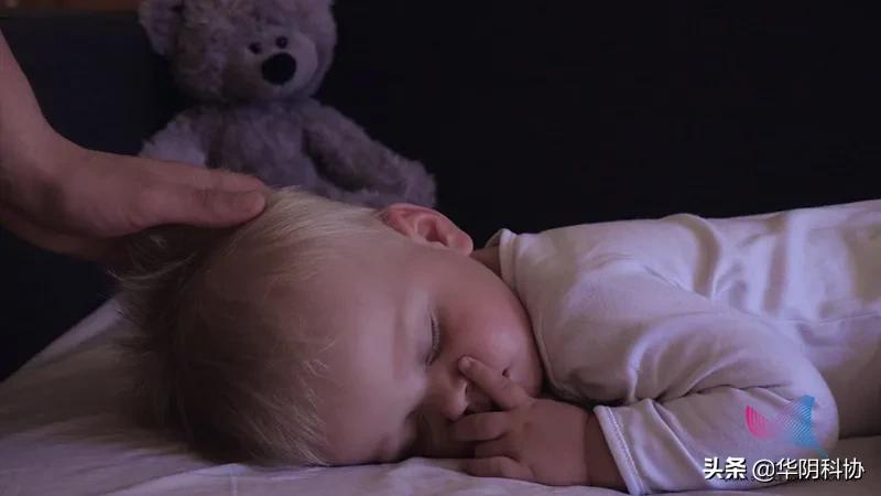 长期咬腮帮子造成溃疡或引发癌变,吃饭老咬腮帮子是馋肉了吗