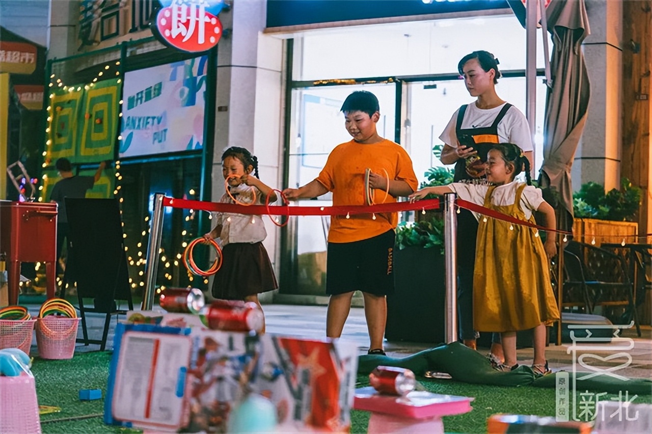 仲夏夜,逛“井井有条街·青年创业集市”,有生活有晚风也有故事……