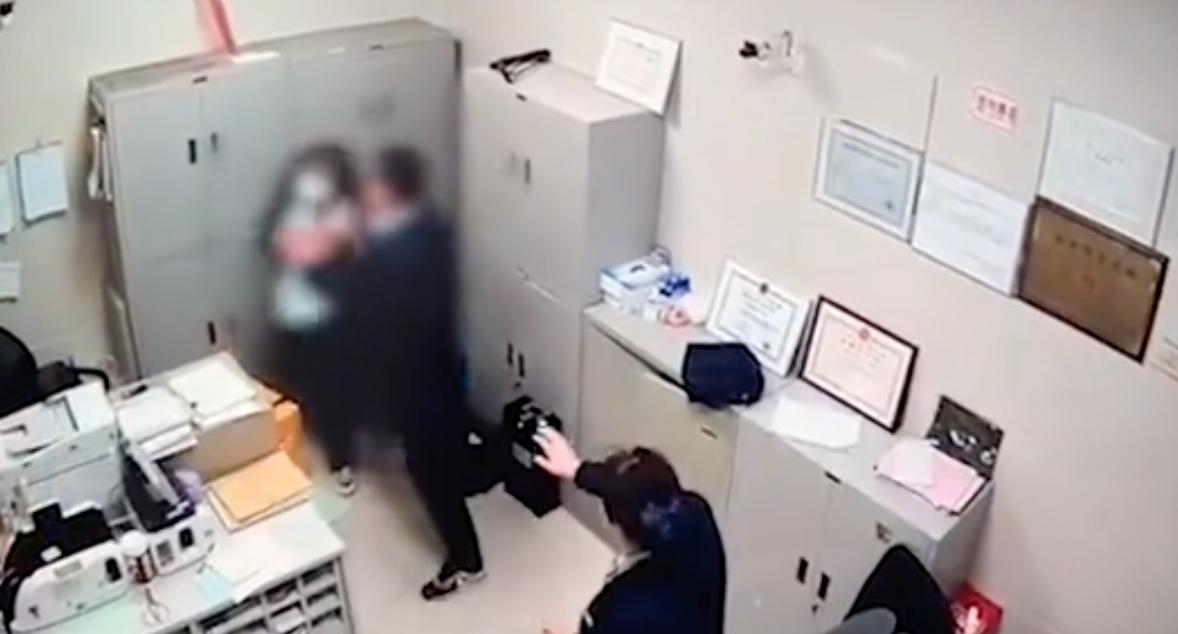 上海邮政男员工殴打女同事,邮政男员工打人后续