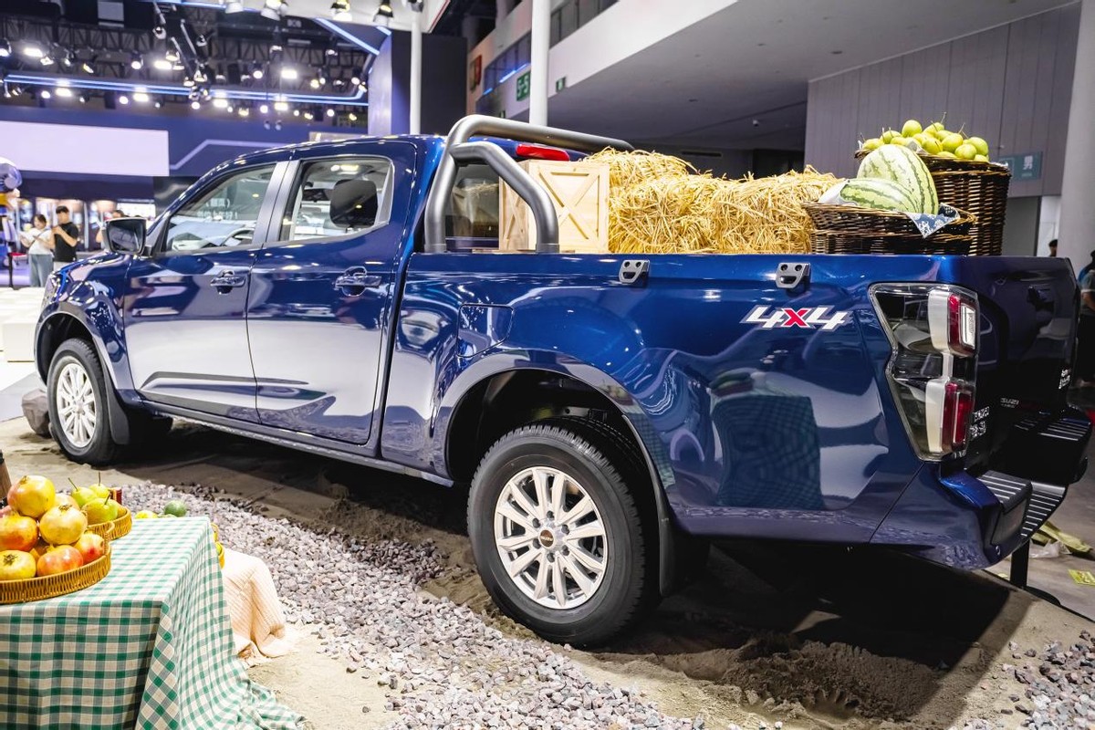 2023新款铃拓落地价,全新铃拓四驱要多少钱