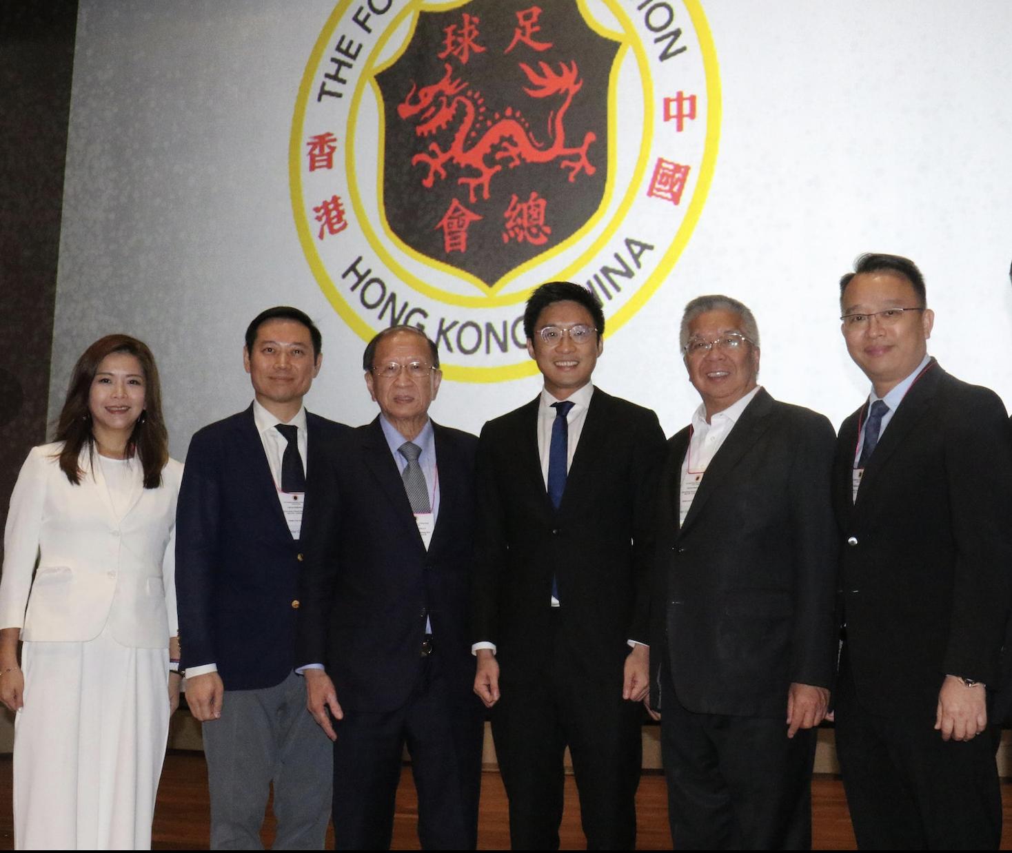 霍启山当选足球总会主席，霍震霆卸任总会长，子承父业完美交接