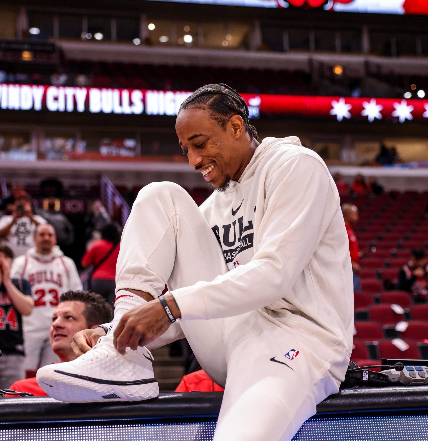 NBA季前赛上脚：胖虎穿Zion2灭霸紫，杰伦穿科比5