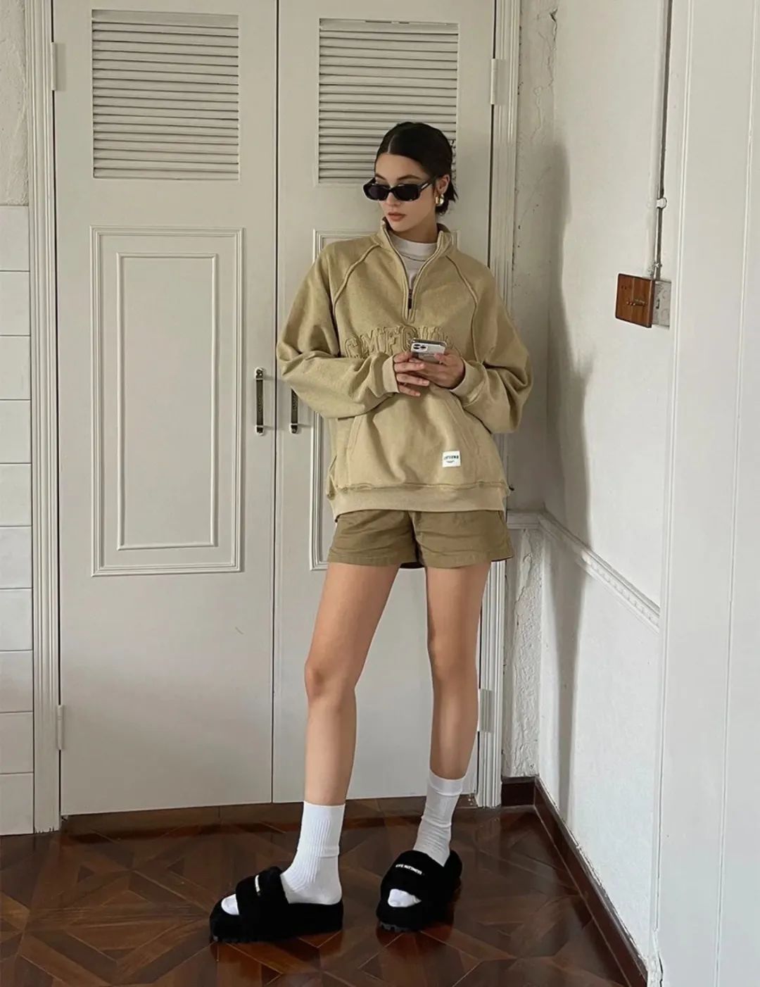 燕麦色肤色适合什么颜色头发,燕麦色外套搭配什么颜色内搭